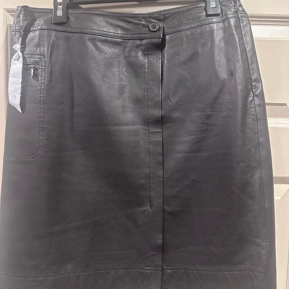 Anne Klein black Vegan Leather Pencil Skirt-Worn Once. Faux Button. Side Zip.